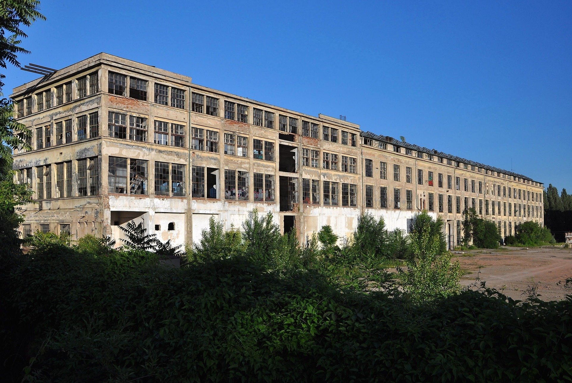 old-factory-5090636-1920