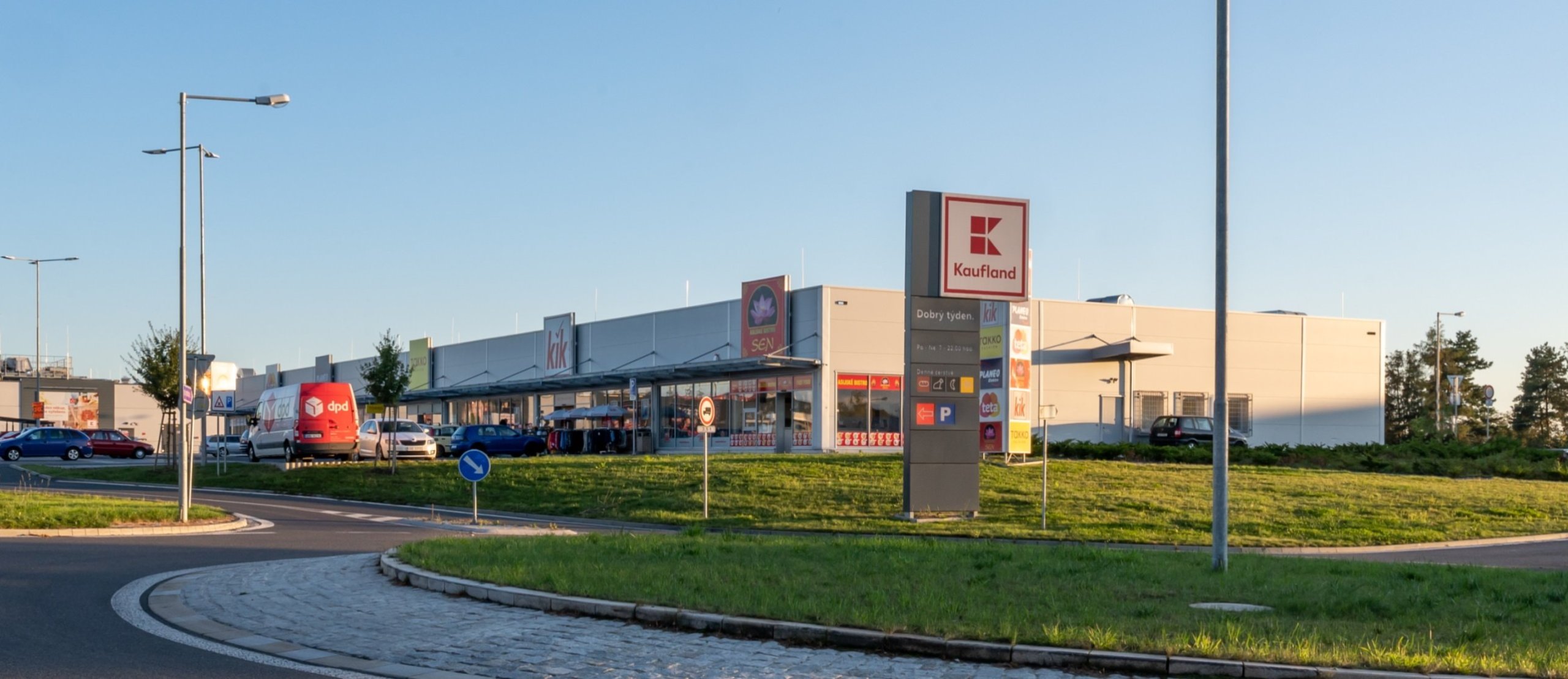 Stavíme moderní obchodní  a nákupní centra a retail parky